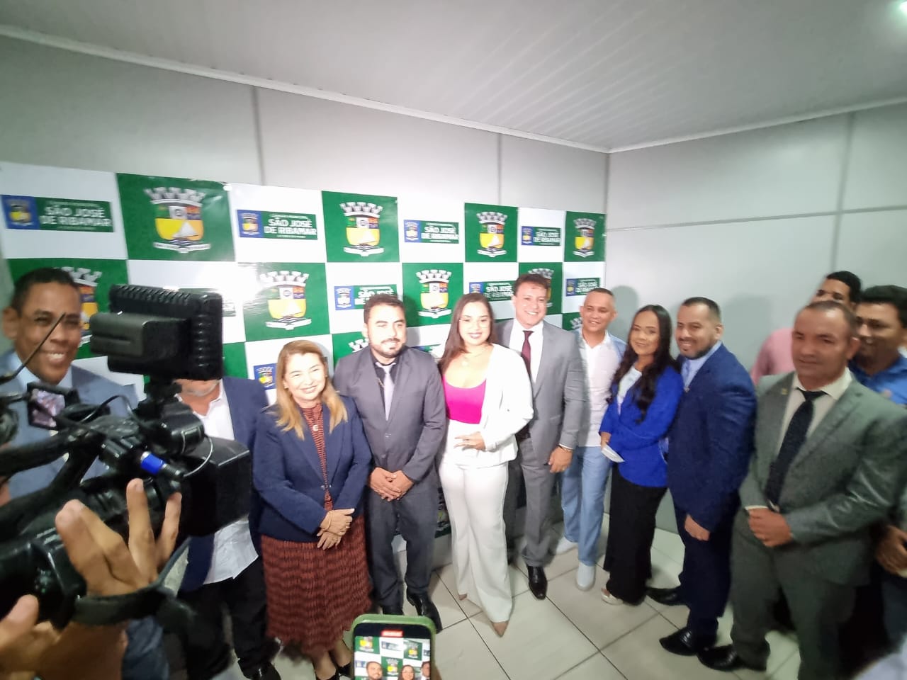 Dudu Diniz toma posse como novo presidente da Câmara dos Vereadores de  Ribamar - Blog do ClodoaldoBlog do Clodoaldo